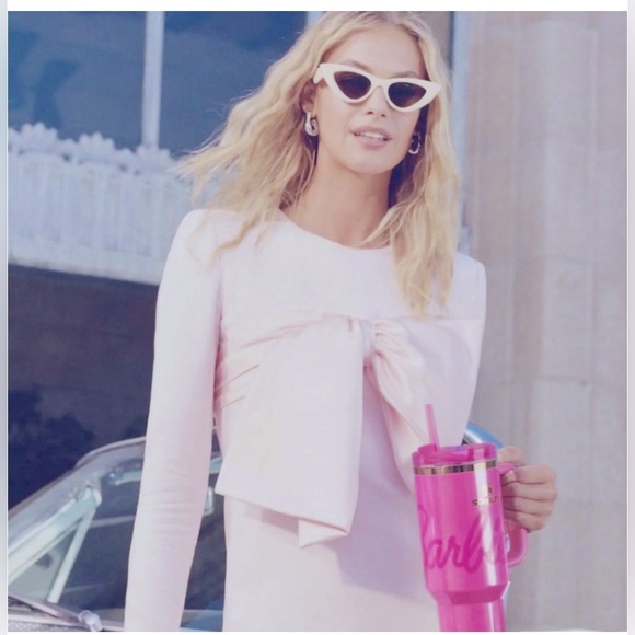 Stanley 40oz, NWT, Limited Edition Barbie 65th Anniversary Quencher Tumbler. - Picture 3 of 12